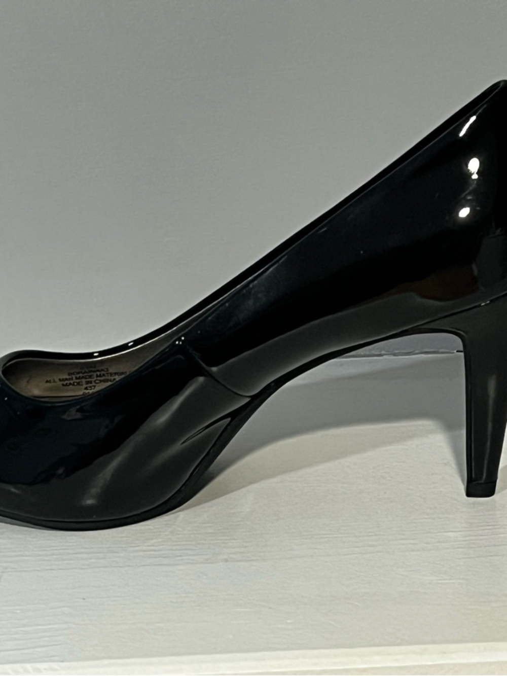 Bandolino Black Patent Peep-Toe Heels 👠 - Picture 4 of 13